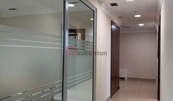 Poslovna zgrada | 4zida