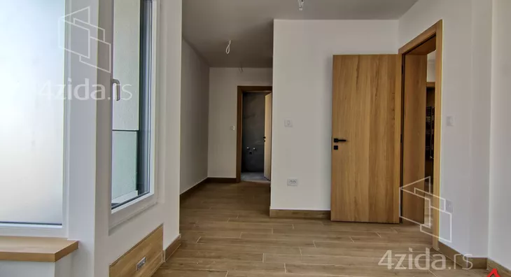 Šestosoban stan | 4zida