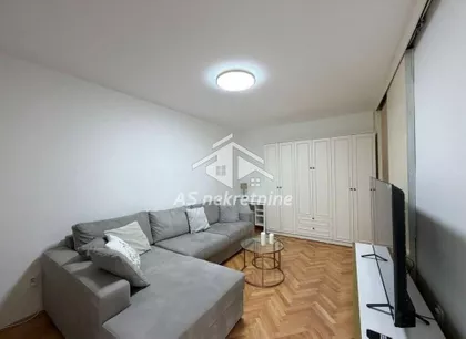 Crveni Krst Vračar | 4zida.rs