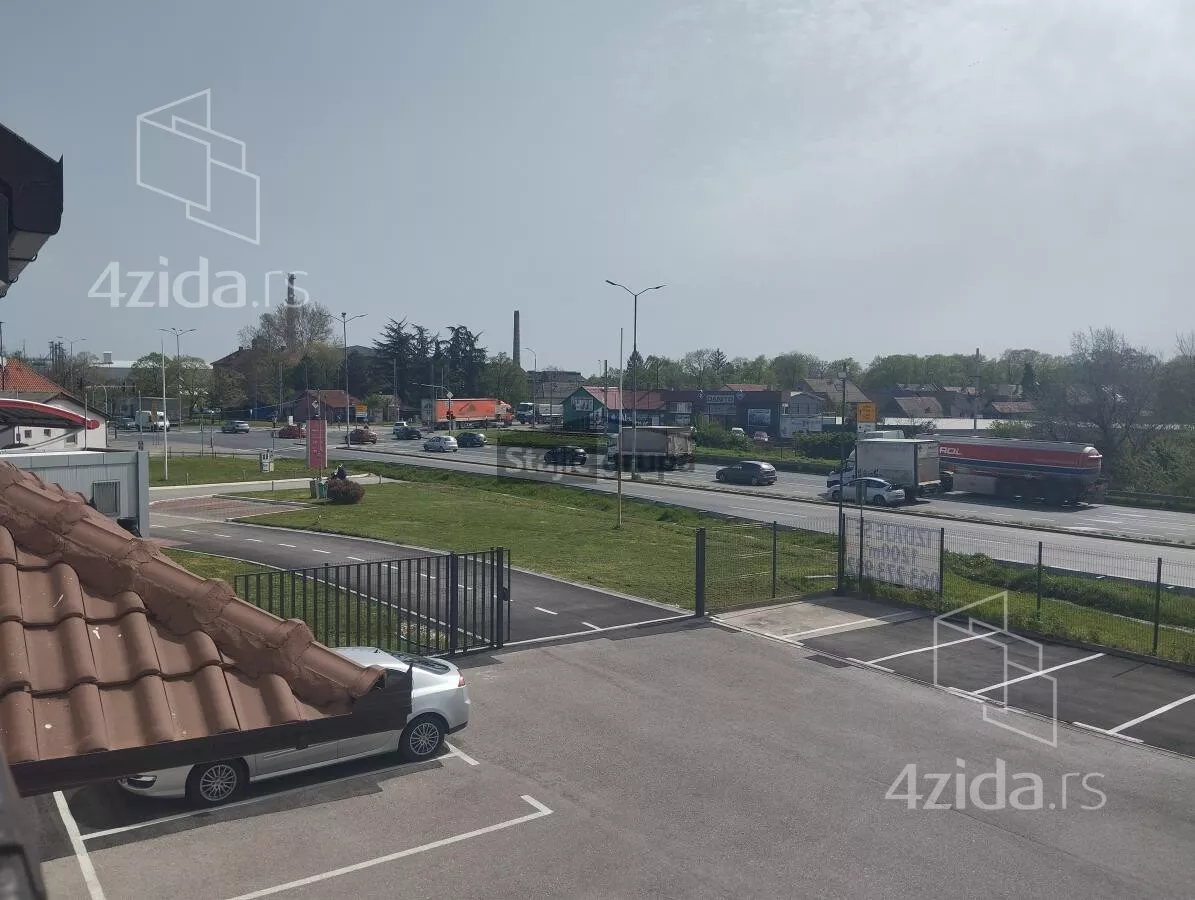 Poslovna zgrada | 4zida
