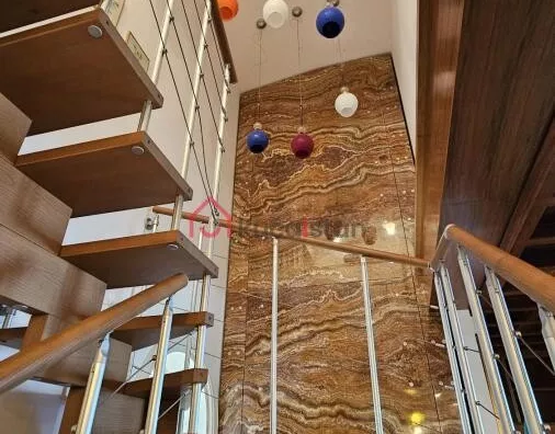 Sedmosoban stan | 4zida