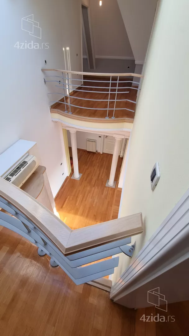 Šestoiposoban stan | 4zida