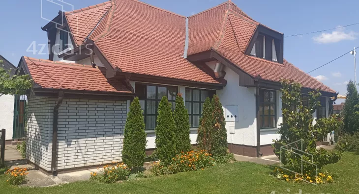 Poslovna zgrada | 4zida