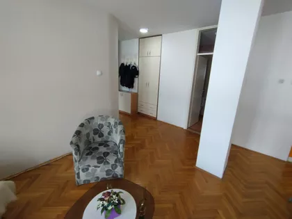 Ekonomski/Pravni Fakultet | 4zida.rs