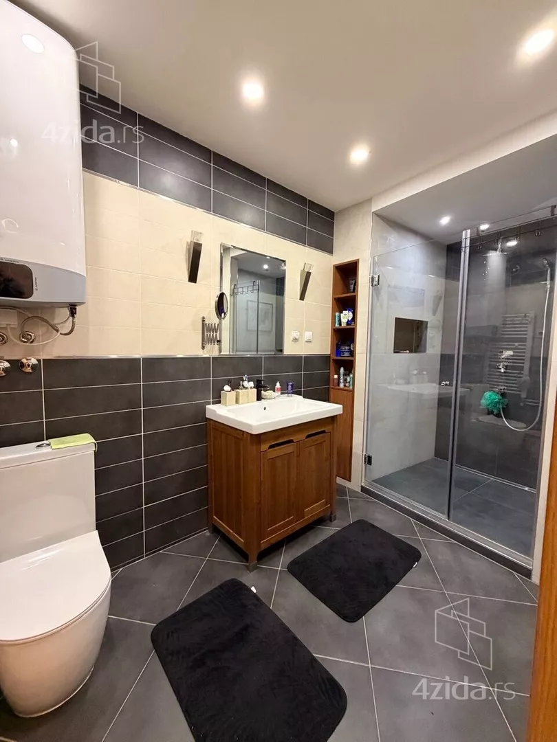 Petosoban stan | 4zida