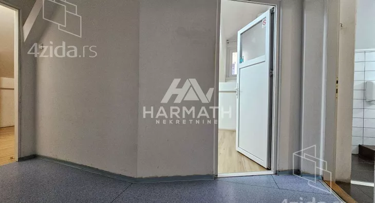 Poslovna zgrada | 4zida