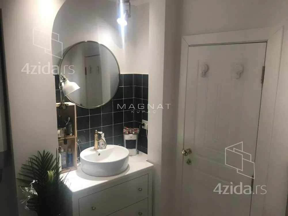 Četvoroiposoban stan | 4zida