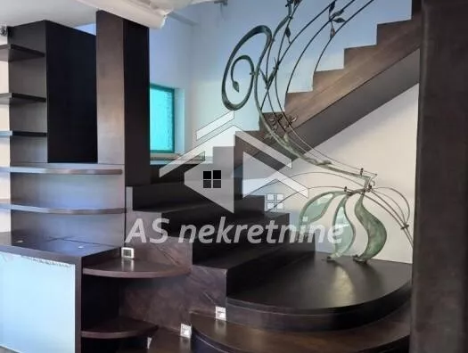 Četvoroiposoban stan | 4zida