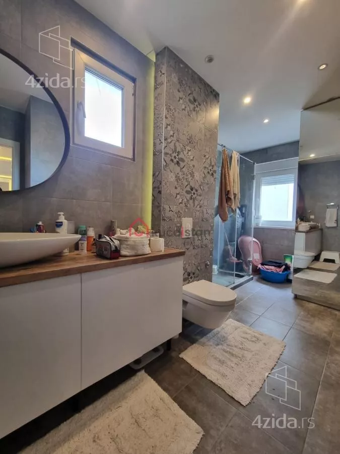 Sedmosoban stan | 4zida