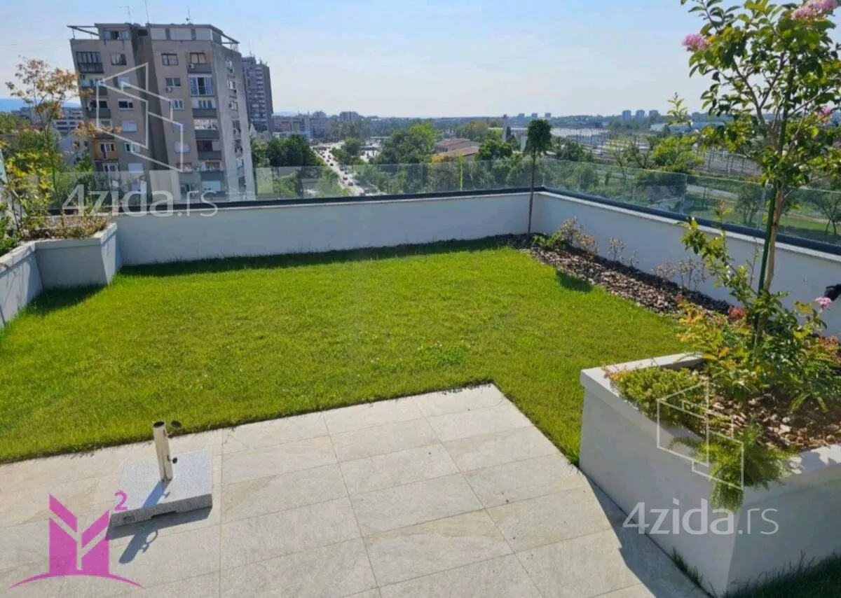 Poslovna zgrada | 4zida