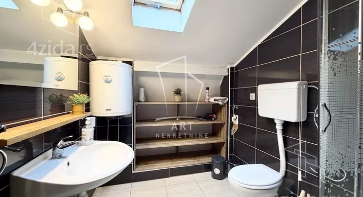 Petoiposoban stan | 4zida