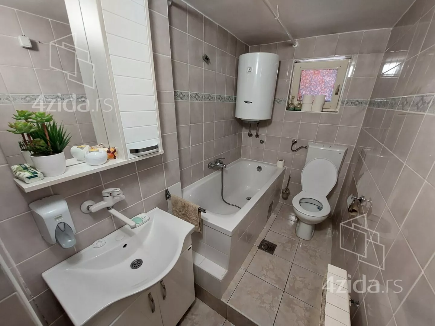 3-etažna kuća | 4zida