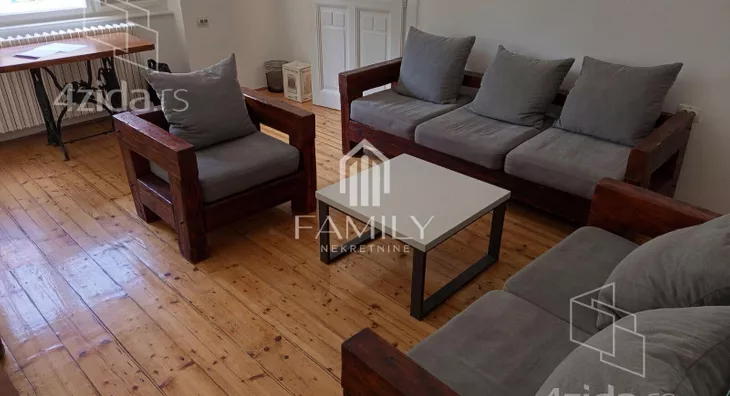 Četvoroiposoban stan | 4zida