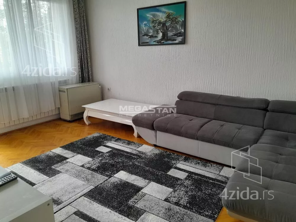 Šestosoban stan | 4zida