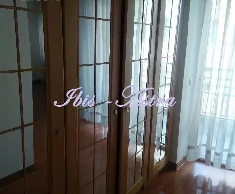 Šestosoban stan | 4zida