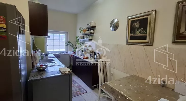 Poslovna zgrada | 4zida