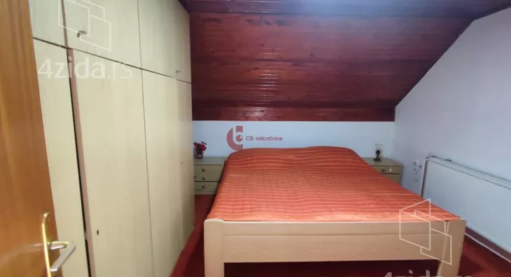 Poslovna zgrada | 4zida