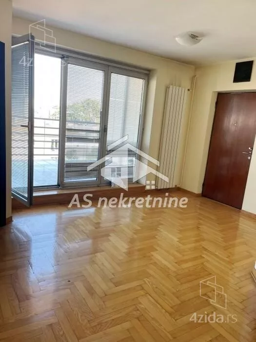 Šestosoban stan | 4zida