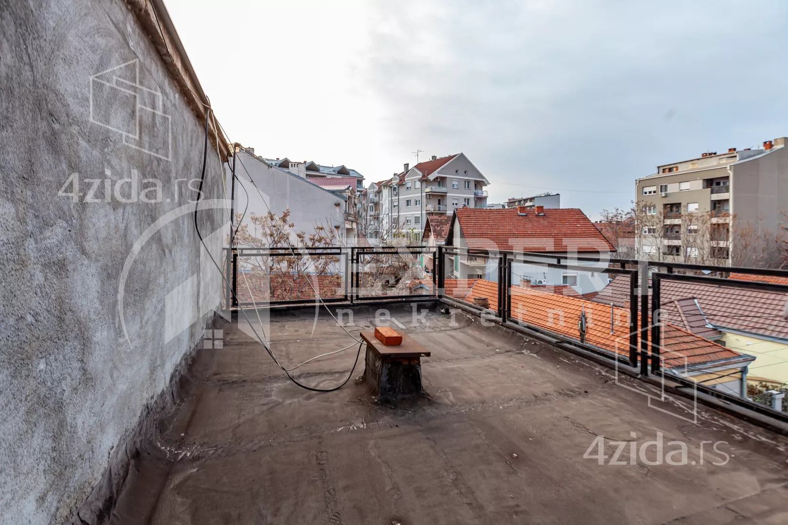 Troiposoban stan | 4zida