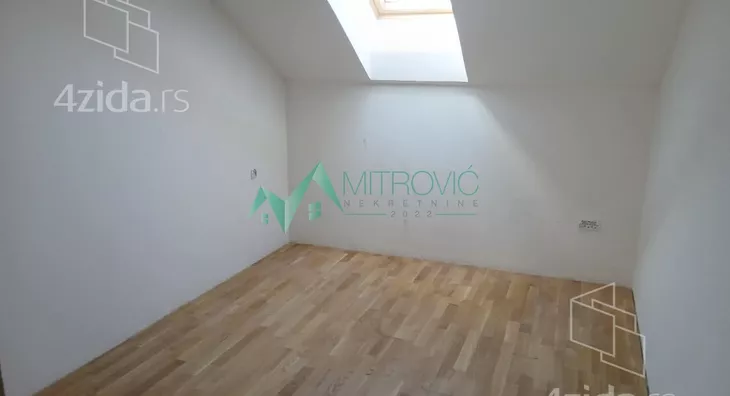 Četvoroiposoban stan | 4zida