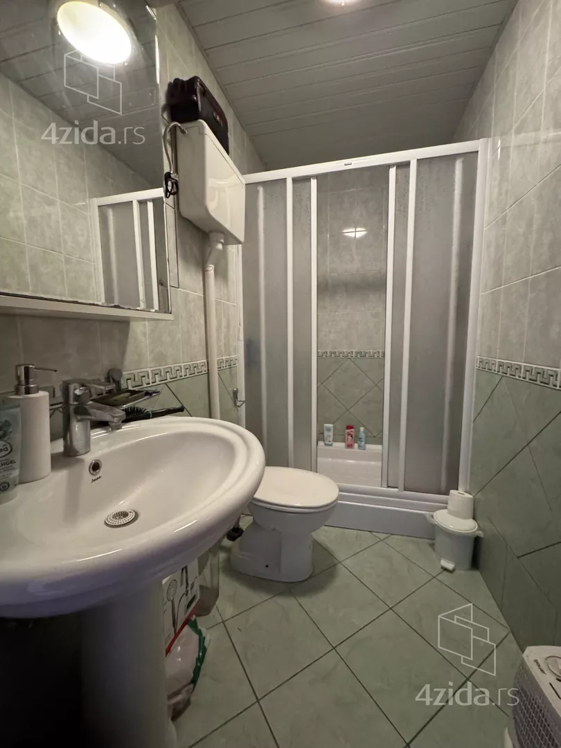 Petoiposoban stan | 4zida