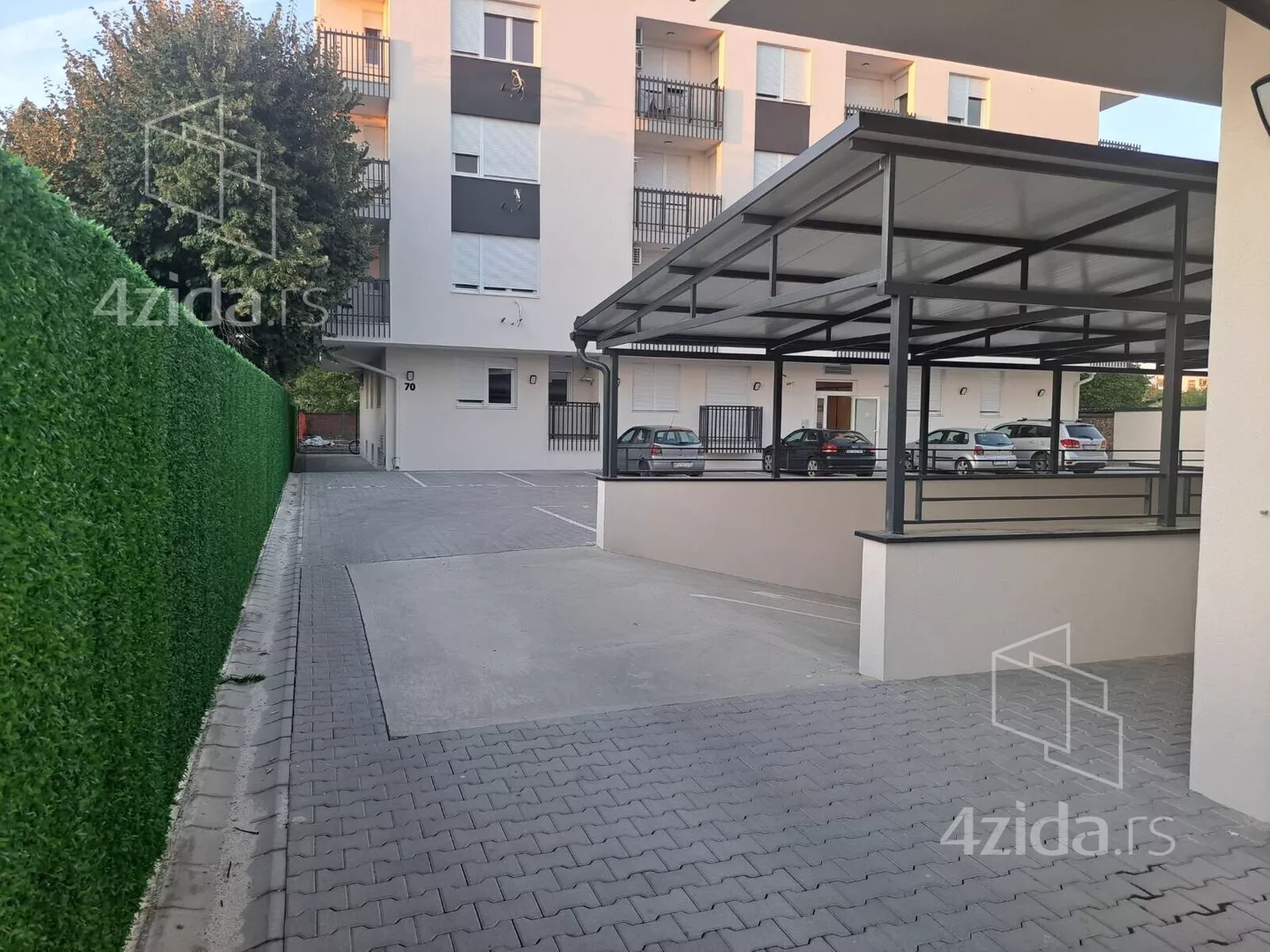 Jednoiposoban stan | 4zida