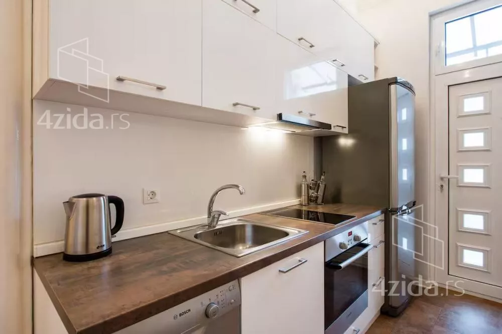 Četvoroiposoban stan | 4zida