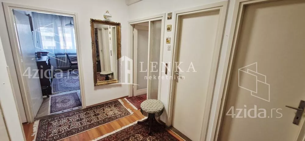 Četvoroiposoban stan | 4zida