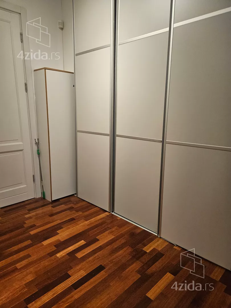 Četvoroiposoban stan | 4zida