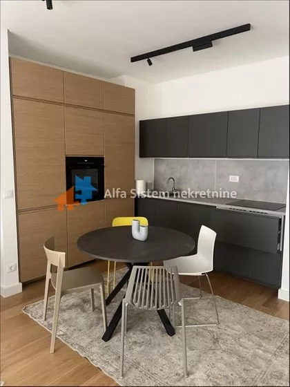 Vukov Spomenik | 4zida.rs