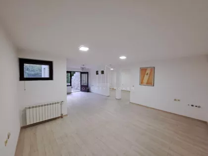 Pivljanina Baja | 4zida.rs