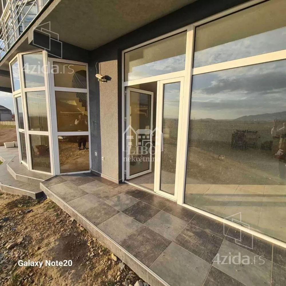 Poslovna zgrada | 4zida