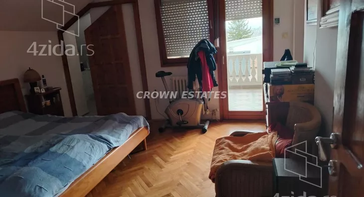 Šestosoban stan | 4zida