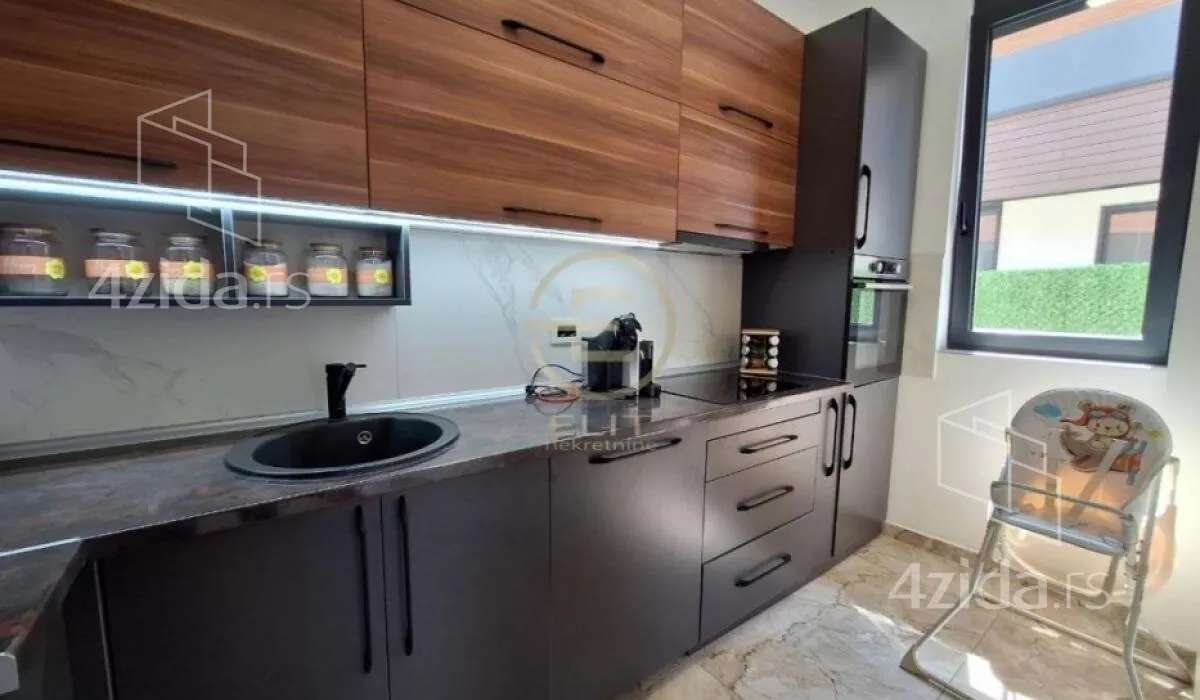 Petosoban stan | 4zida