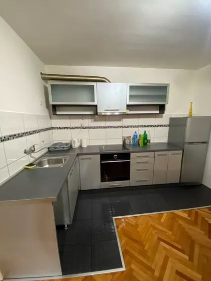 Vojna Bolnica | 4zida.rs