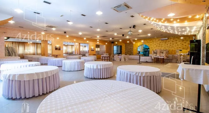 Poslovna zgrada | 4zida