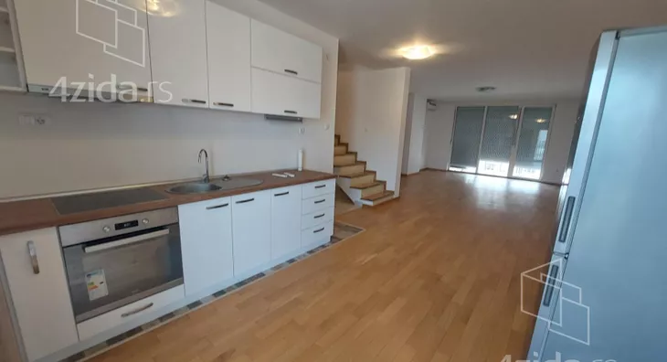 Petoiposoban stan | 4zida