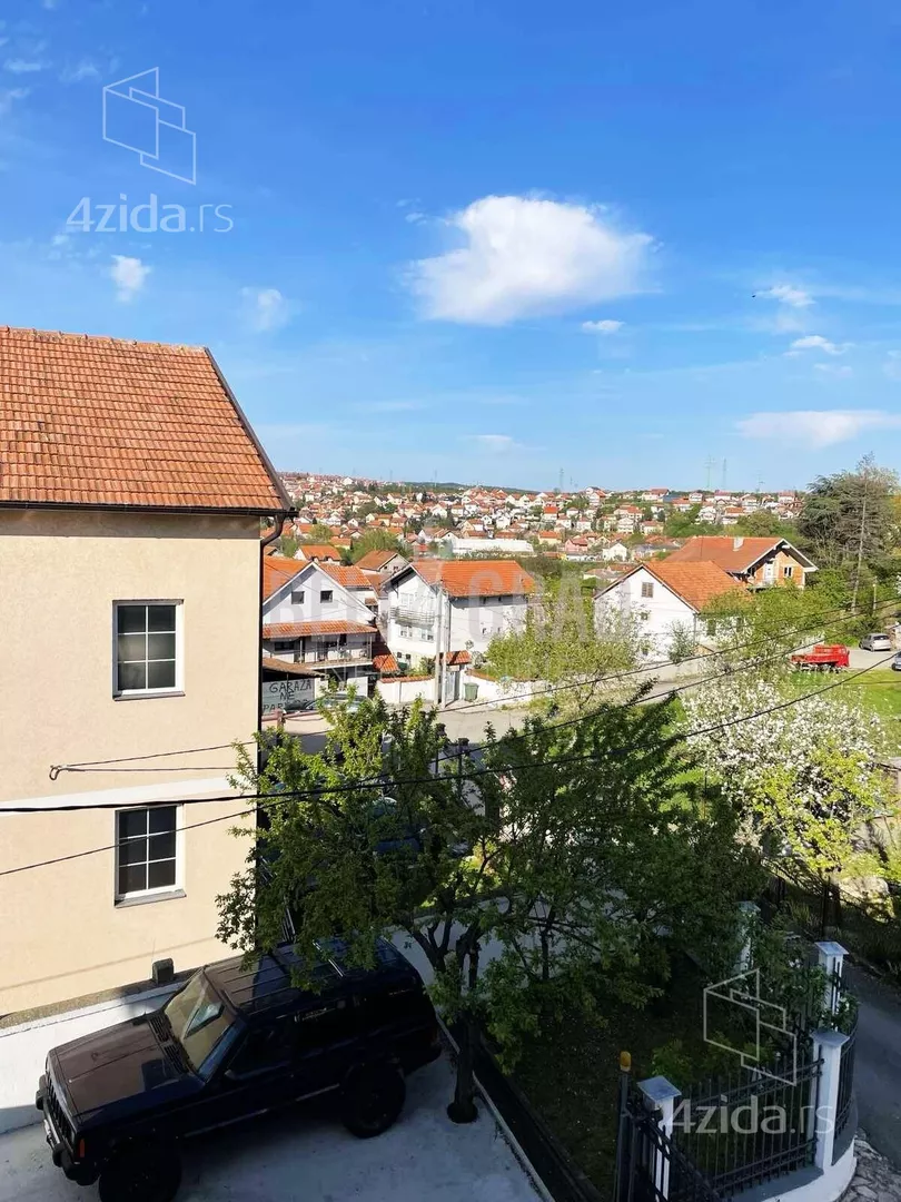 Četvoroiposoban stan | 4zida