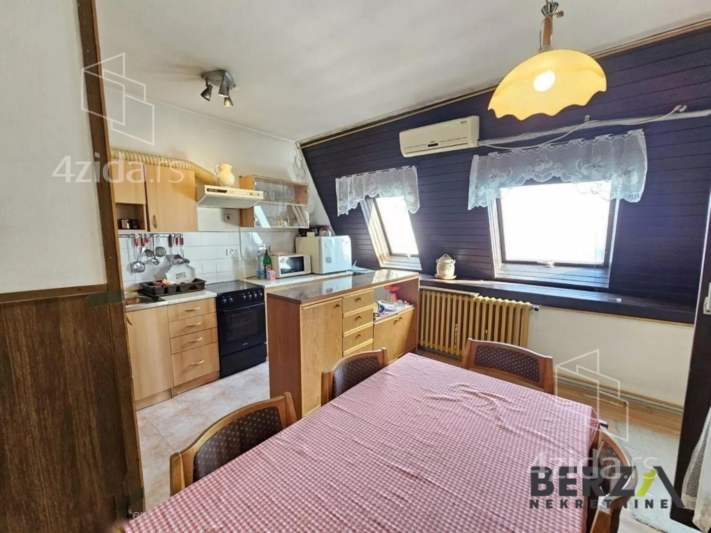 Troiposoban stan | 4zida