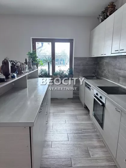 Stari Banovci | 4zida.rs