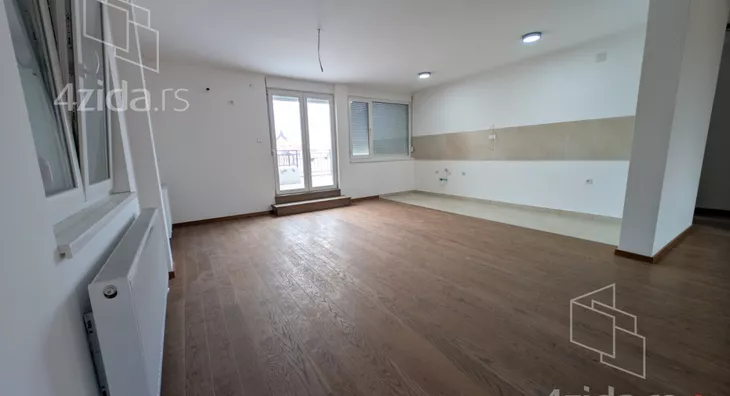 Šestosoban stan | 4zida