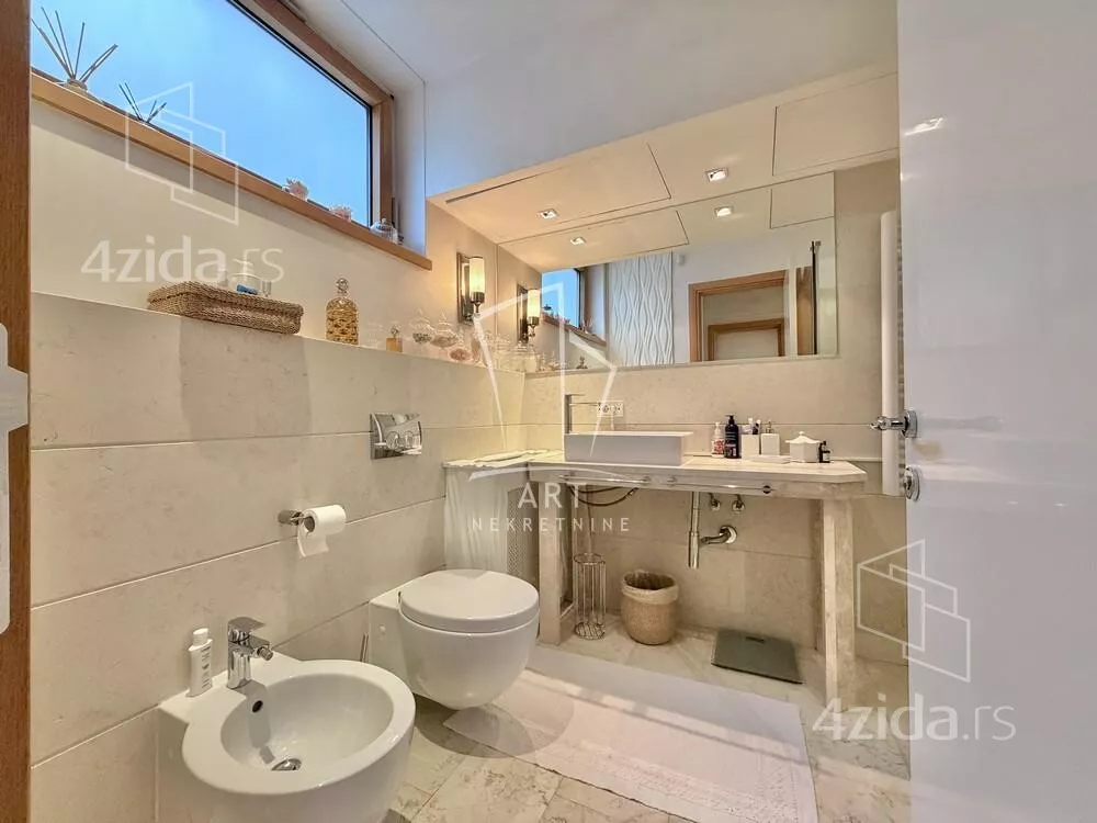 Šestoiposoban stan | 4zida