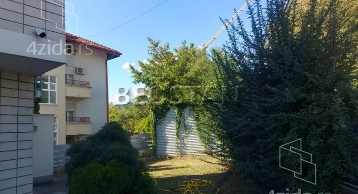 Šestosoban stan | 4zida
