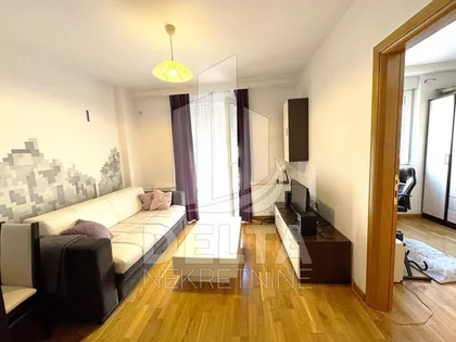 Crveni Pevac | 4zida.rs