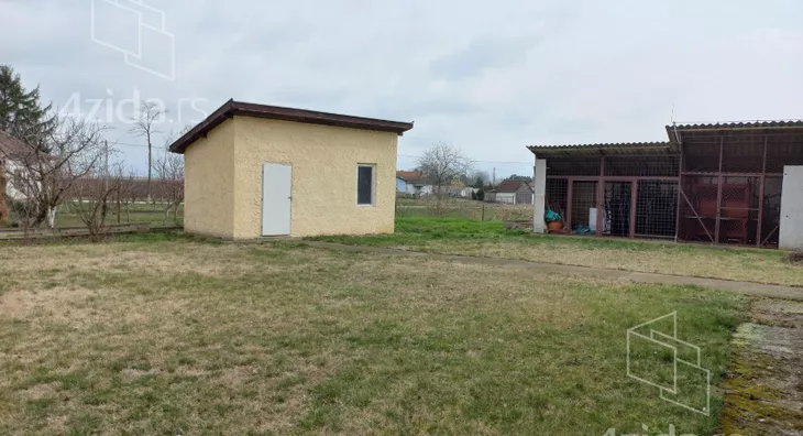 Poslovna zgrada | 4zida