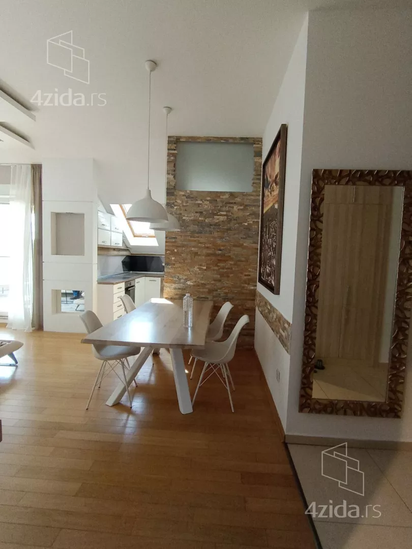 Četvoroiposoban stan | 4zida