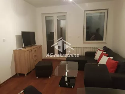 Vukov Spomenik | 4zida.rs