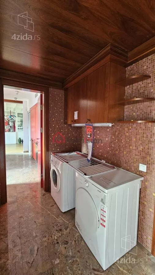 Sedmosoban stan | 4zida