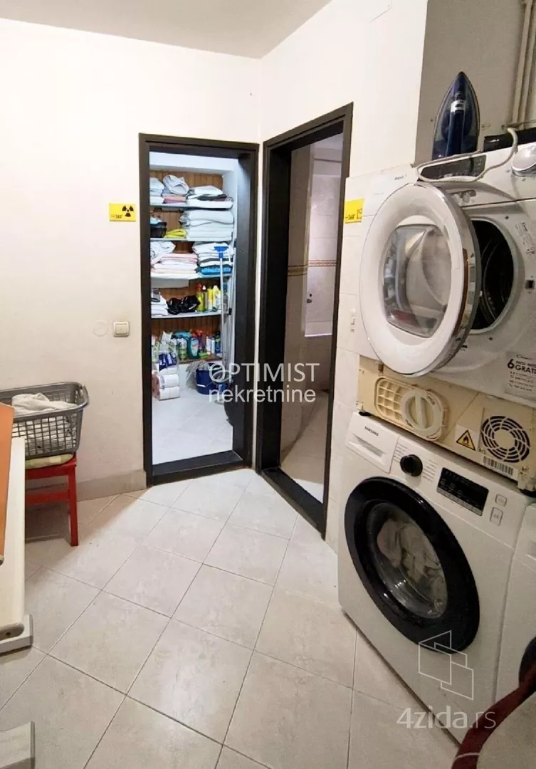 Šestoiposoban stan | 4zida