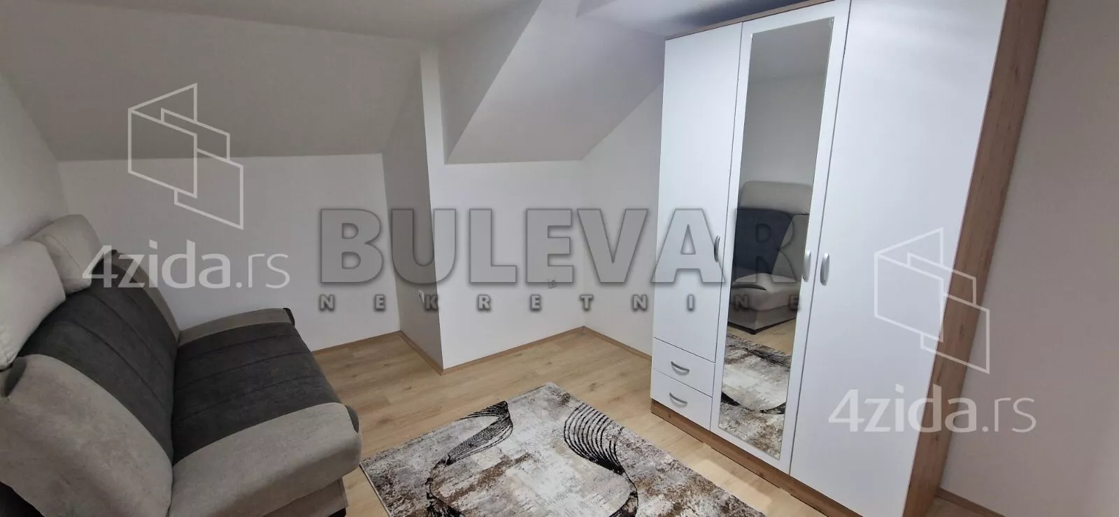 Troiposoban stan | 4zida